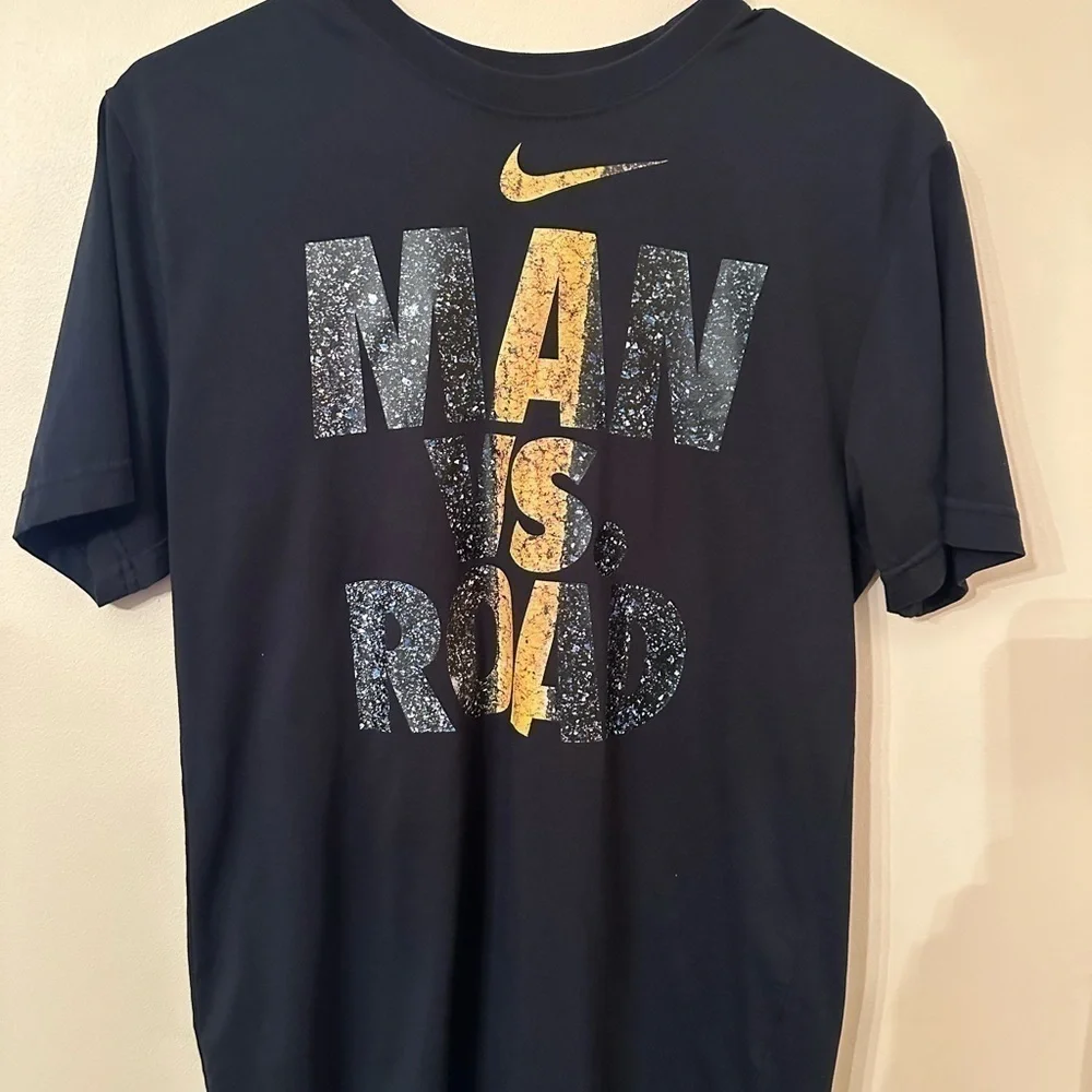 Nike Dri-fit Man vs Road tee, size M, great condition!!